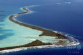 太平洋の島しょ国ツバルの首都があるフナフティ島（2004年2月19日撮影）。(c) AFP PHOTO / TORSTEN BLACKWOOD