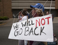 米アラバマ州で中絶禁止に抗議する人々（2019年5月19日撮影、資料写真）。(c)Seth HERALD / AFP