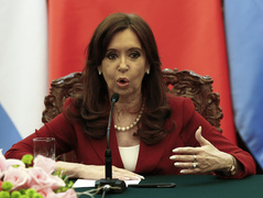 アルゼンチン大統領 アジア人の発音からかうツイートで非難浴びる 写真2枚 国際ニュース Afpbb News