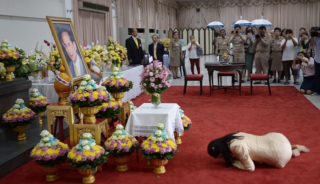 Afp記者コラム プミポン前国王の葬儀で見えた秘密と不敬罪の国タイ 写真11枚 国際ニュース Afpbb News