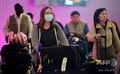 米ロサンゼルス国際空港に到着した旅行客（2020年3月12日撮影）。(c)Frederic J. BROWN / AFP